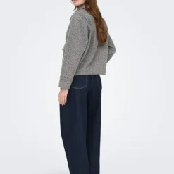 Veste courte sanne bouclée avec poches Femme ONLY